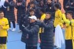 暖心的双向奔赴！西海岸将士赛后与患癌球迷互动
