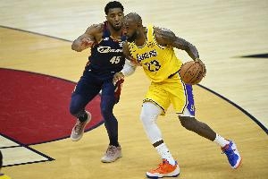 媒体人：米切尔难单核夺冠 若错失詹姆斯明夏米切尔或被交易